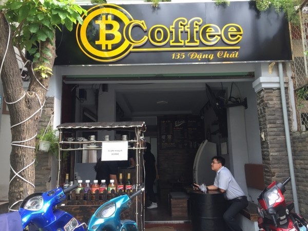 Việt Nam đã có bốn máy Bitcoin ATM