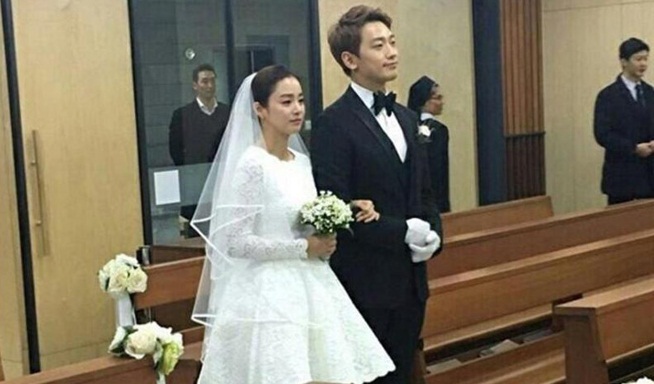 Song Hye Kyo hay Kim Tae Hee là cô dâu đẹp nhất năm 2017?