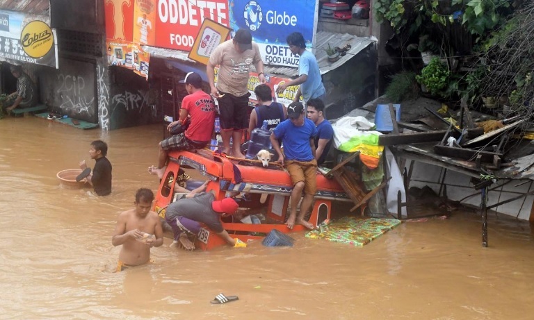 Hình ảnh tàn khốc bão Tembin tàn phá Philippines, ít nhất 90 người chết