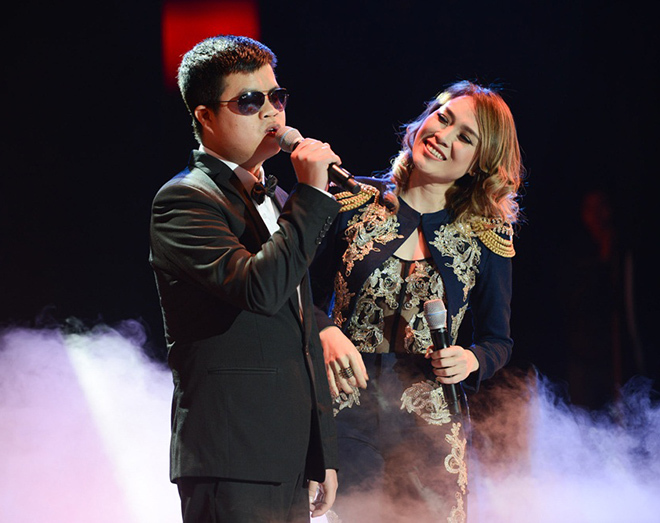 Chàng trai khiếm thị hát cùng Mỹ Tâm trong đêm Noel sau 1 năm giờ ra sao?