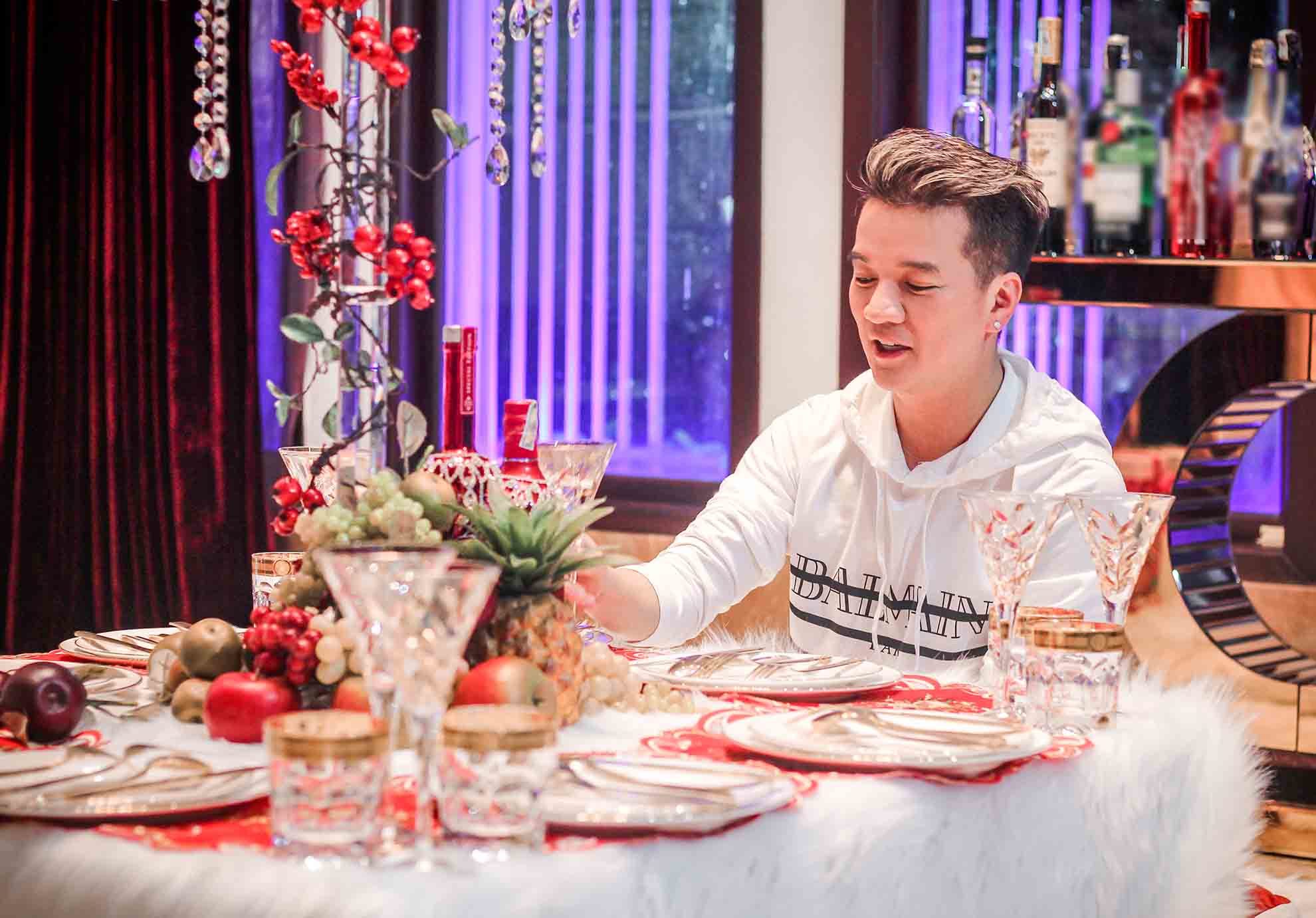 Cận cảnh không gian Giáng sinh hơn 1 tỷ đồng tại biệt thự 3 triệu đô của Mr. Đàm