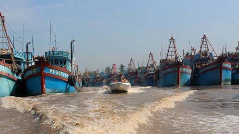 Tối nay bão số 16 tấn công Nam Bộ, sóng cao 10m