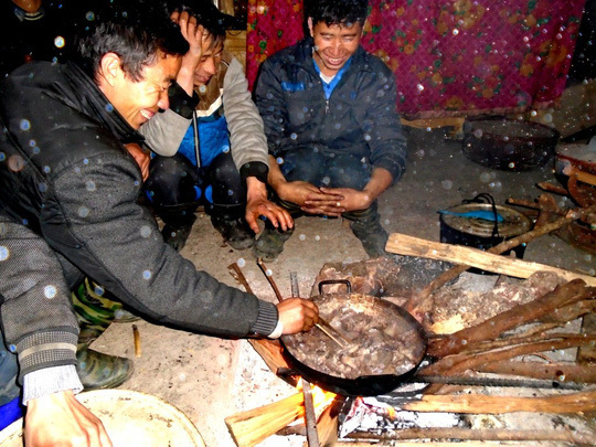 Lên Tả Phìn ăn... thịt chuột rừng gác bếp