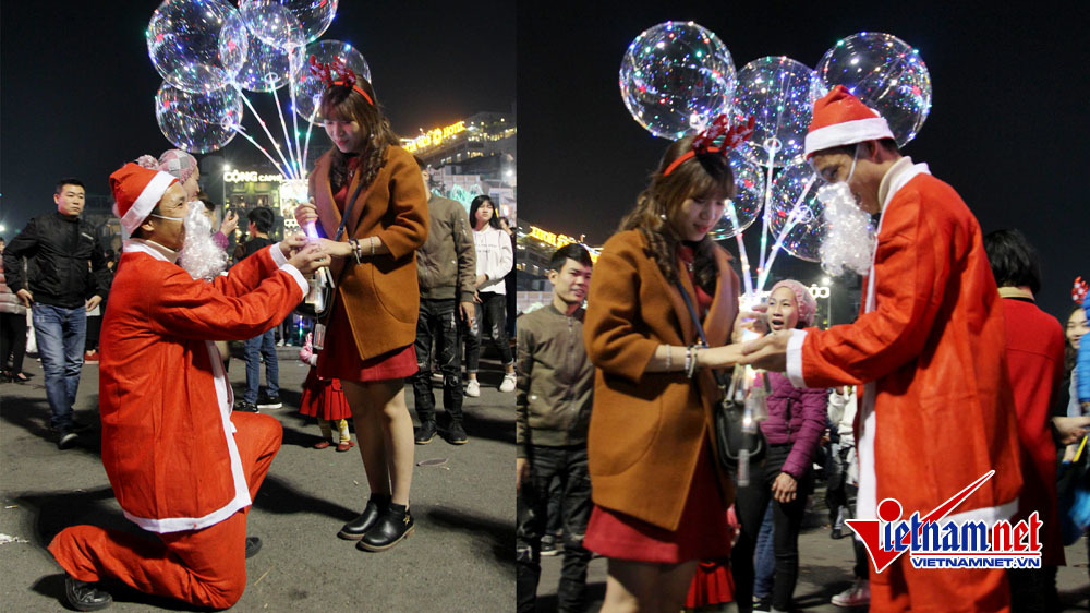 Màn cầu hôn lãng mạn của 'ông già Noel' trên phố Hà Nội