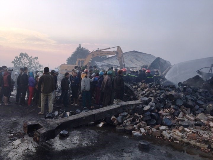 Cháy nhà máy bánh kẹo: Thêm 2 thi thể được tìm thấy