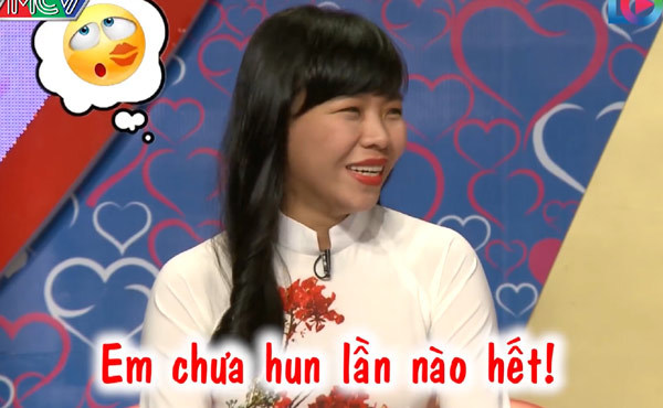 Nữ điều dưỡng sốt sắng giục thầy giáo hôn mình khiến MC bất ngờ