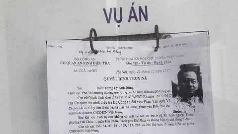 Dán quyết định truy nã ông Vũ ‘nhôm’ ở nhiều nơi công cộng