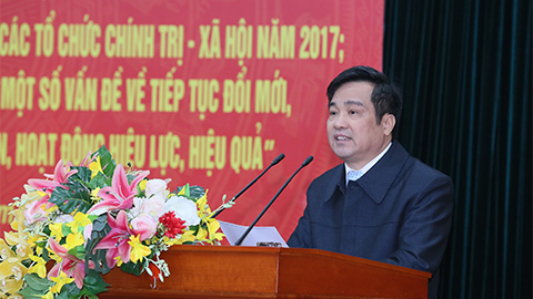 Lạm dụng quyền hạn làm trái quy định về cán bộ khiến dân bức xúc