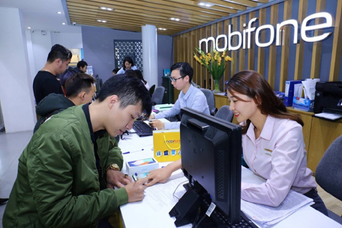 Ưu đãi lớn, MobiFone ‘cháy hàng’ iPhone X