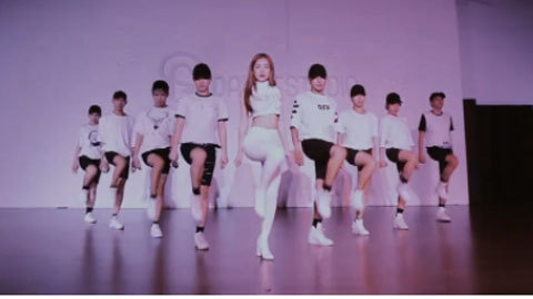 Chi Pu diện crop-top khoe vũ đạo cực sexy trong MV mới