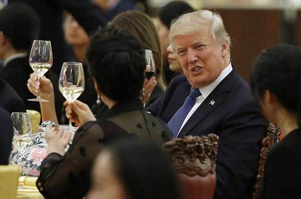 Ông Trump phá bỏ truyền thống có gần thế kỷ