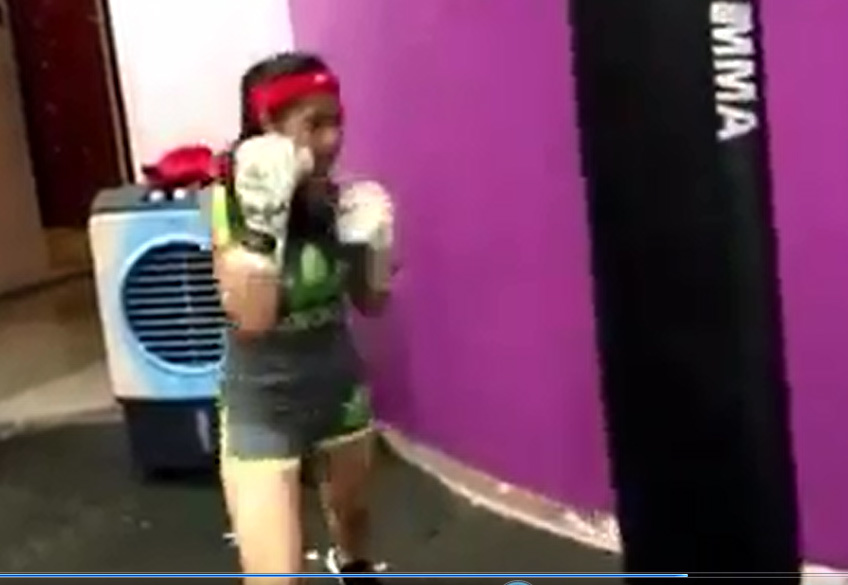 Tên cướp 'số nhọ' gặp phải cô gái đai đen taekwondo tại bến xe bus