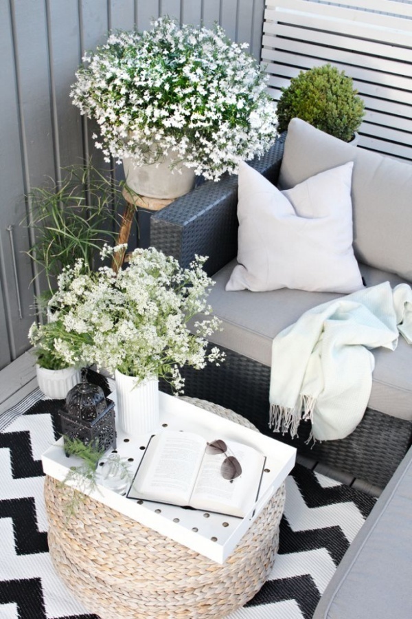 Ban công siêu nhỏ vẫn khiến hàng xóm ghen tỵ khi decor theo cách này
