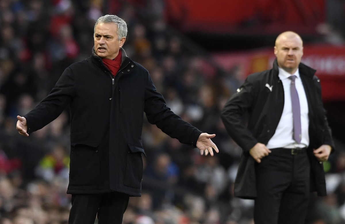 MU thoát thua sân nhà: Mourinho khóc lóc, đổ lỗi cho đồng tiền