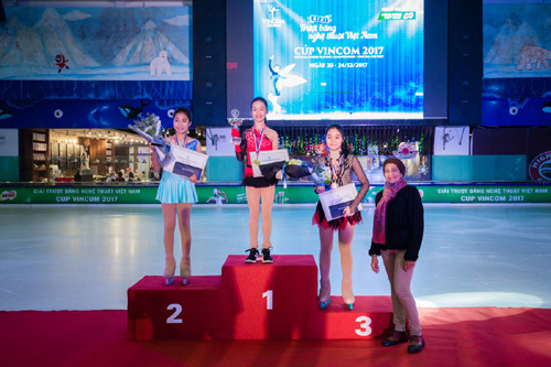 Khoảnh khắc đẹp ‘nín thở’ tại Giải trượt băng nghệ thuật VN