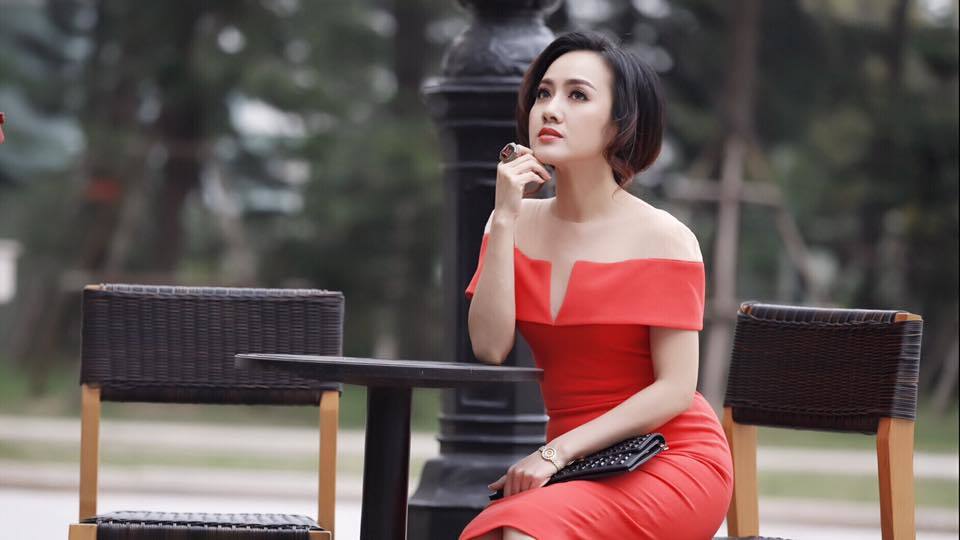 Cũng có lúc BTV Hoài Anh gợi cảm nhường này