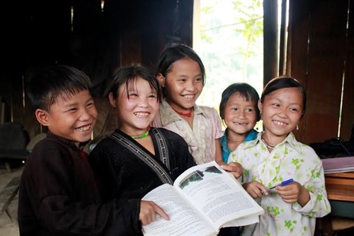 Ưu tiên hỗ trợ học sinh, sinh viên dân tộc thiểu số rất ít người