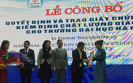 ĐH Hà Nội đón nhận kiểm định chất lượng giáo dục