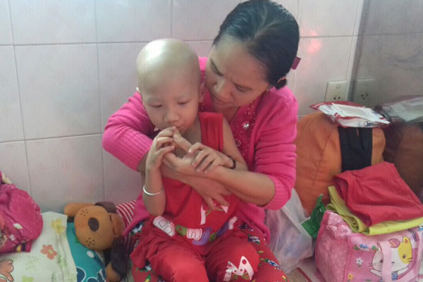 Chồng chết, con ung thư, người mẹ trẻ cầu cứu