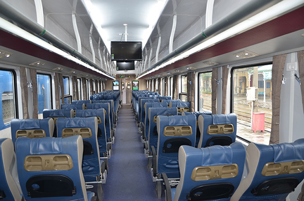 Đường sắt có tàu mới hiện đại phục vụ dịp Tết