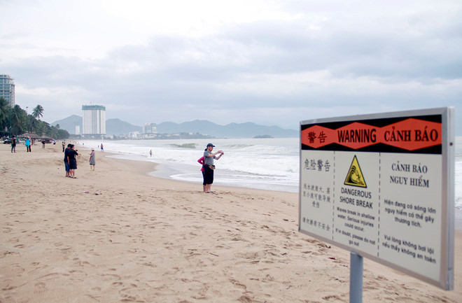 Cứu người tắm biển, 1 khách Nga chết đuối ở Nha Trang