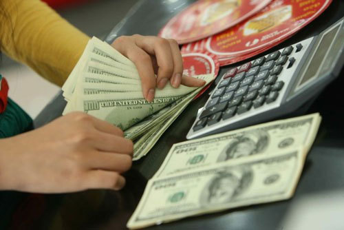 Tỷ giá ngoại tệ ngày 28/12: USD suy giảm, 1 năm mất giá