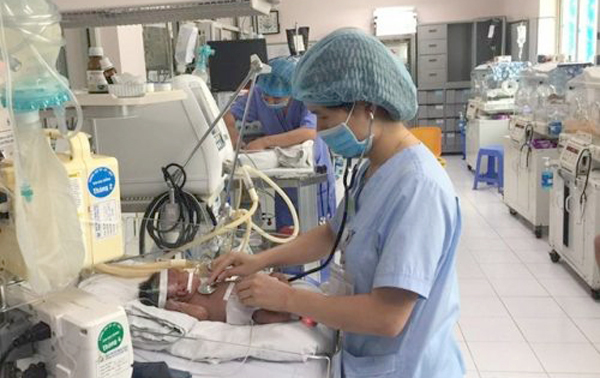 Hà Nội: Tự chữa ho tại nhà, bé 2 tháng tuổi tử vong