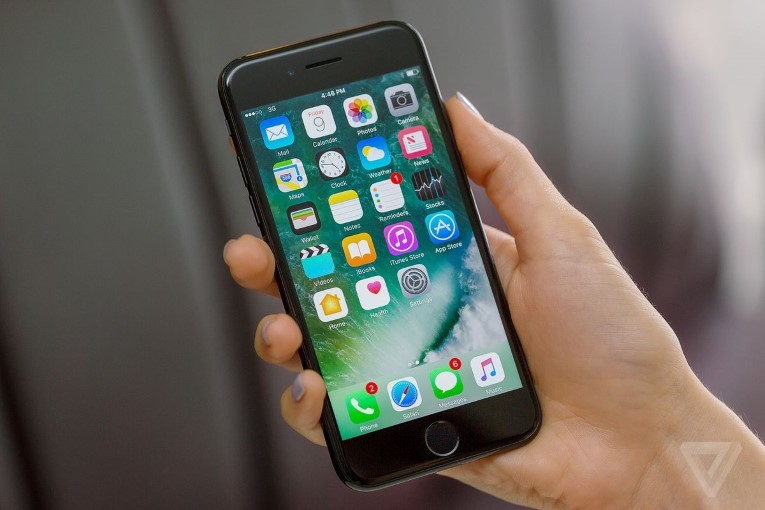 Apple đối mặt vụ kiện 1000 tỉ USD vì làm chậm iPhone