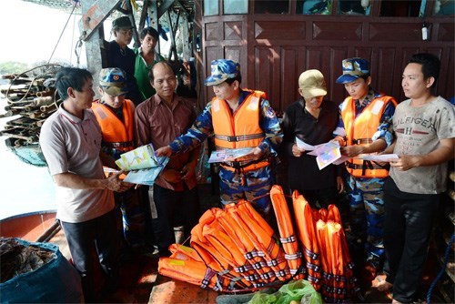 Cảnh sát biển đồng hành cùng ngư dân