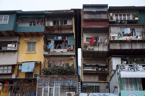 Bóng người bí ẩn trong hành lang khu tập thể lúc 0 giờ