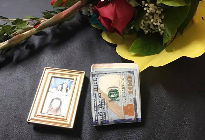 Nam sinh tìm bà cụ bán hoa để trả lại 1.500 USD