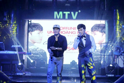 Ca sĩ điển trai lên tiếng sau khi bị hot girl từ chối phũ