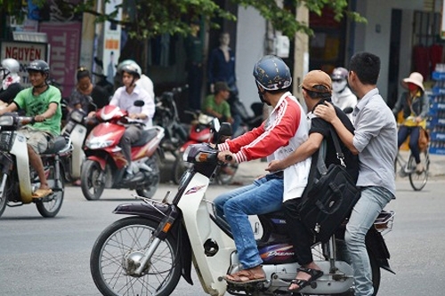 Chở người bệnh, xe máy có được phép 