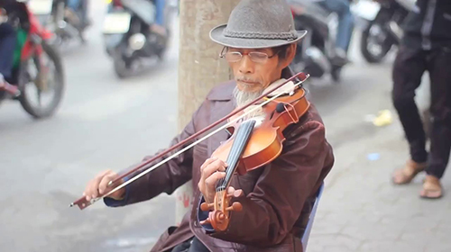 Video phóng sự về nghệ sĩ đường phố Đỗ Bá Lý