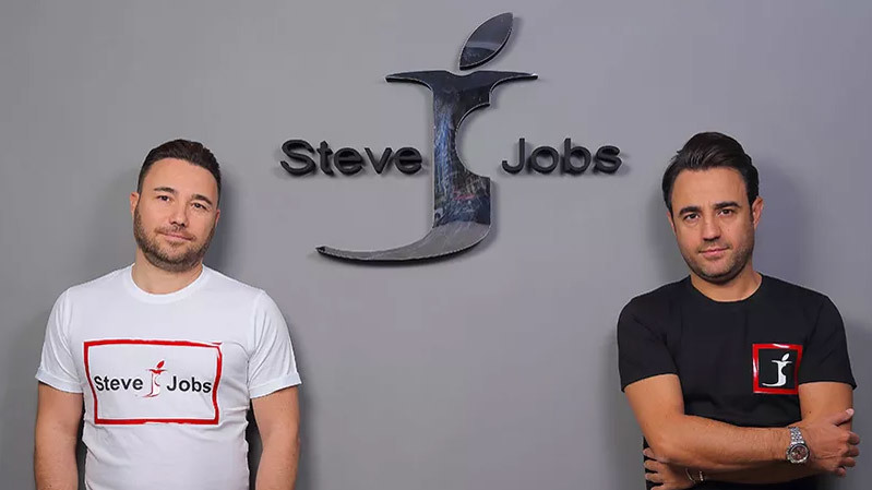 Apple bất lực nhìn công ty Italia sử dụng tên Steve Jobs