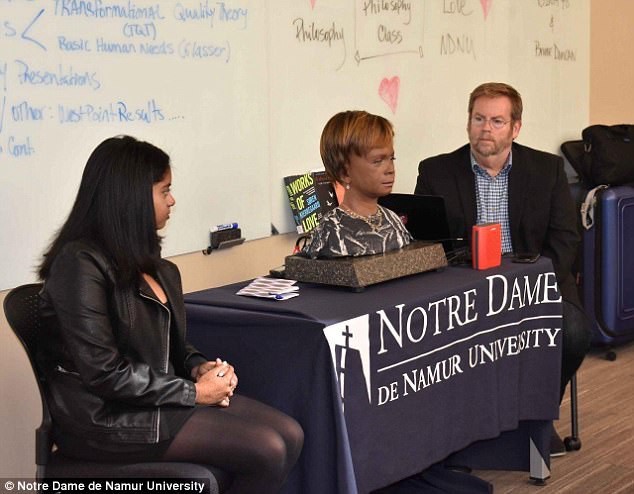 Robot trí tuệ nhân tạo đầu tiên hoàn thành một chương trình đại học