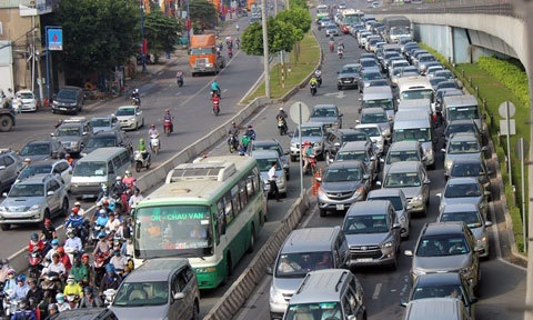 TP.HCM: Ngừng thu phí phương tiện qua xa lộ Hà Nội