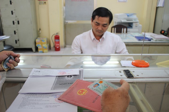 TP.HCM: Cấm công chức nghe nhạc, chơi game khi làm việc