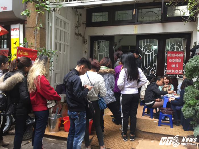 Thêm quán bún chửi nổi tiếng Hà Nội: Lần này là chửi người già