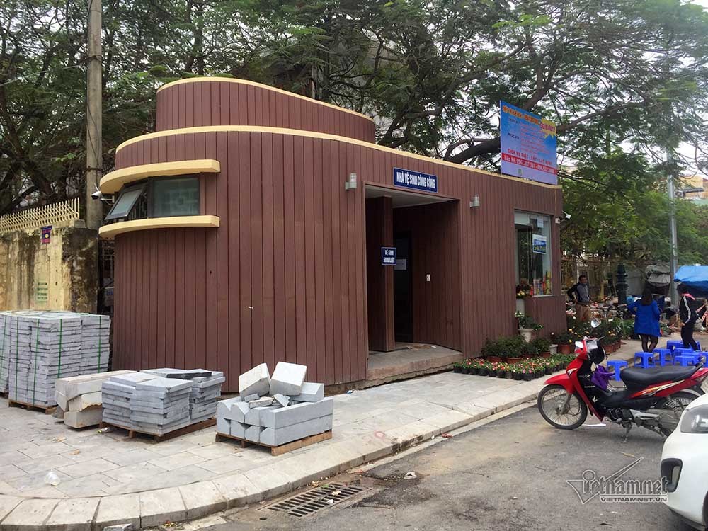 Hạ Long có nhà vệ sinh công cộng 5 sao, tự ý thu phí giá cao