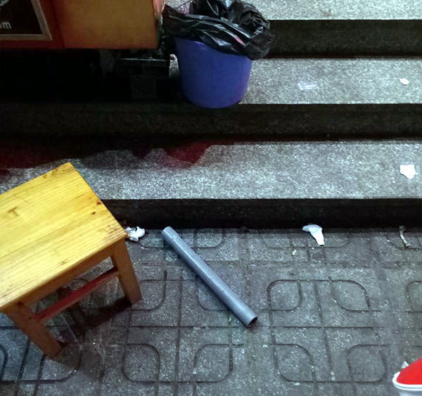 Sống ở chung cư, người dân tái mặt vì 'vật thể lạ' bay vèo trước mặt