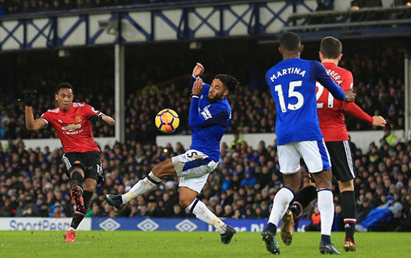 Martial và Lingard vẽ siêu phẩm, MU thắng 