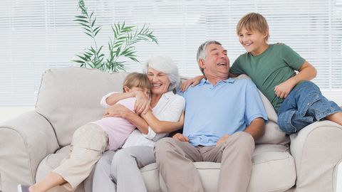 Kỹ năng sống: Dạy con làm sao khi ông bà can thiệp?