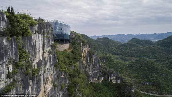Vẻ đẹp choáng ngợp của bảo tàng trên vách đá