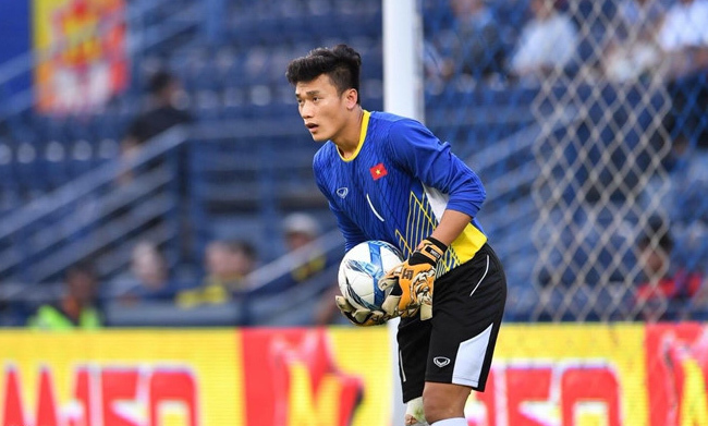 Thủ môn Tiến Dũng: Từ sai lầm đến giọt nước mắt hạnh phúc