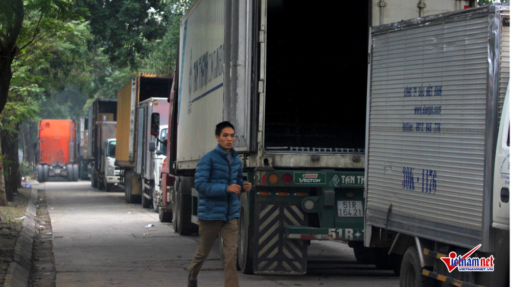 container cày nát vỉa hè