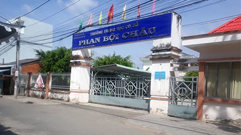 Thu tiền học thêm sai quy định, hiệu trưởng bị giáng chức