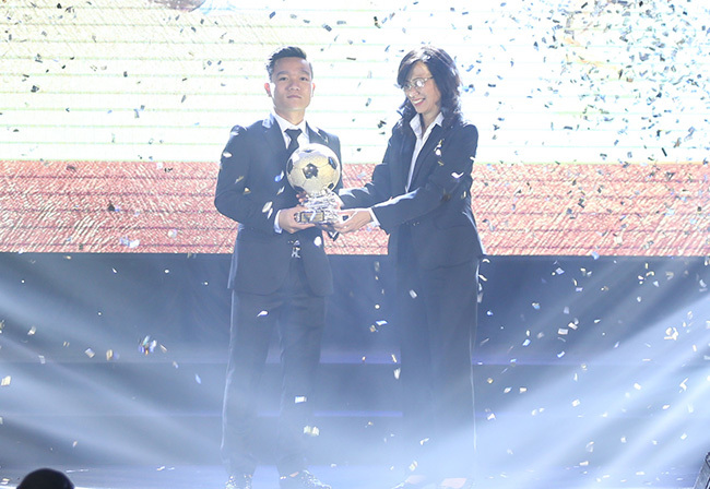 Đinh Thanh Trung đoạt Quả bóng vàng Việt Nam 2017