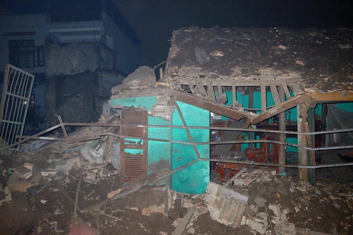 Clip đào bới vụ nổ