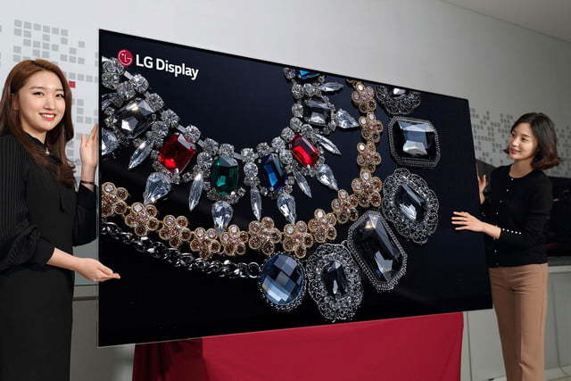 Lộ diện TV OLED 8K siêu lớn đầu tiên thế giới